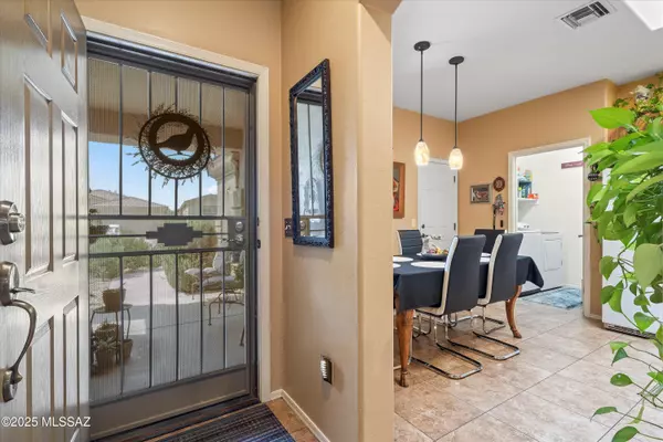 Green Valley, AZ 85614,93 E Calle Vivaz