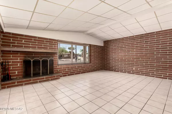 Tucson, AZ 85712,5525 E Mabel Street