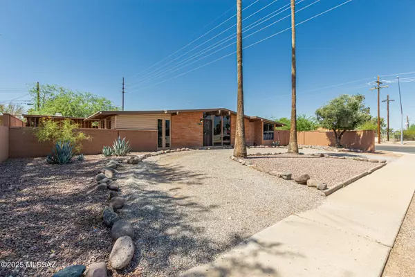 Tucson, AZ 85710,7902 E Timrod Place