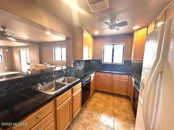 Oracle, AZ 85623,999 N Calle Manzanita