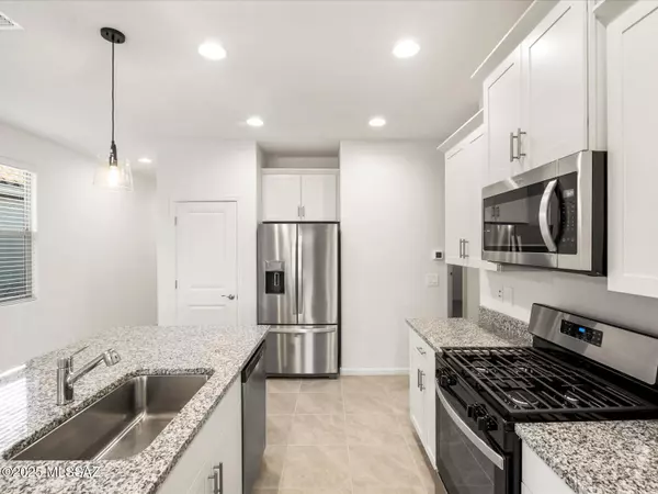 Tucson, AZ 85743,9853 N Solstice Avenue