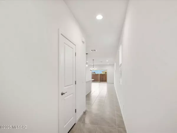 Tucson, AZ 85743,9853 N Solstice Avenue