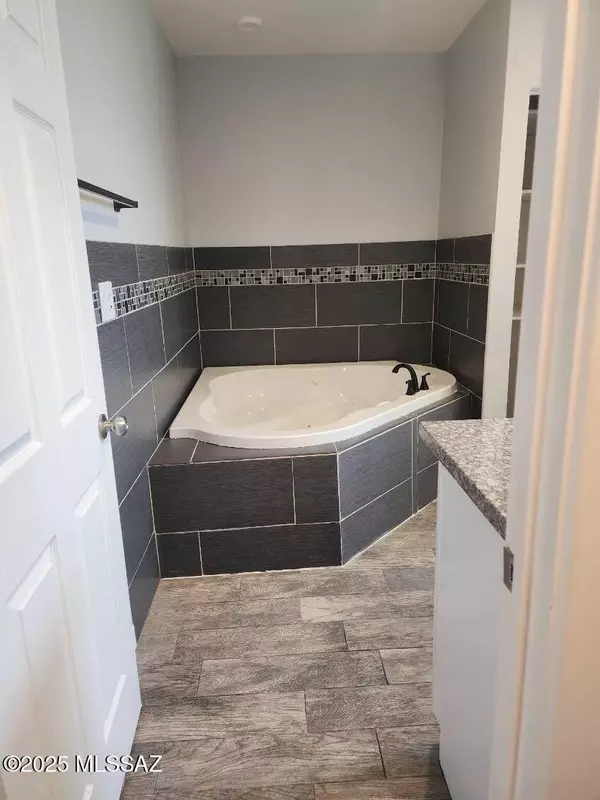 Tucson, AZ 85705,737 W Alturas Street