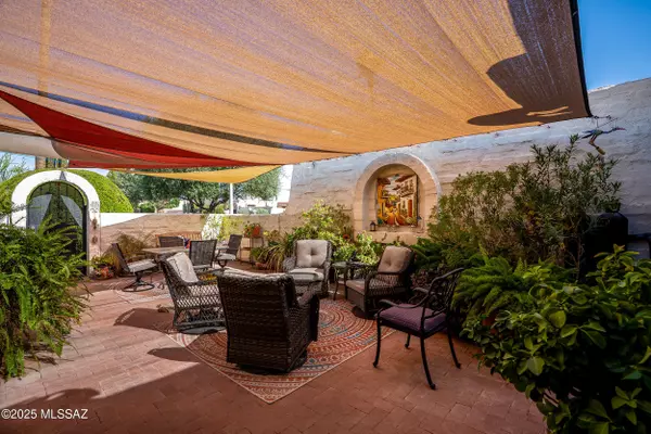 211 S Circulo Napa, Green Valley, AZ 85614