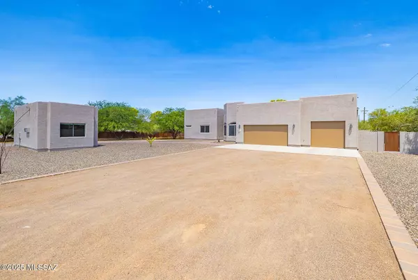 3989 E Songbird Lane, Tucson, AZ 85739