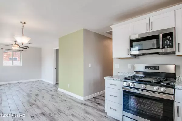 Tucson, AZ 85713,2108 S Hemlock Stravenue