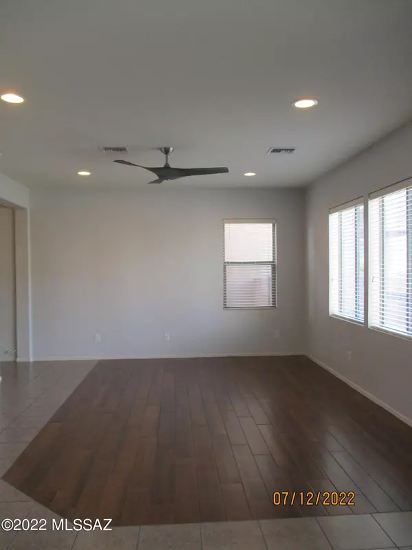 Sahuarita, AZ 85629,878 E Autumn Harvest Place