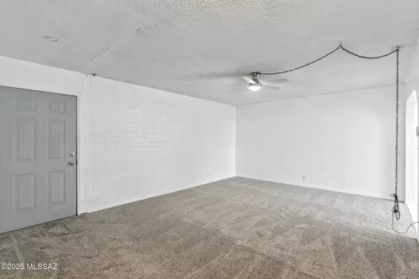 Tucson, AZ 85713,1470 S Palo Verde Avenue #J213