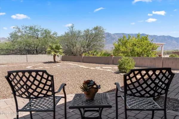 39179 S Lake Crest Drive, Tucson, AZ 85739