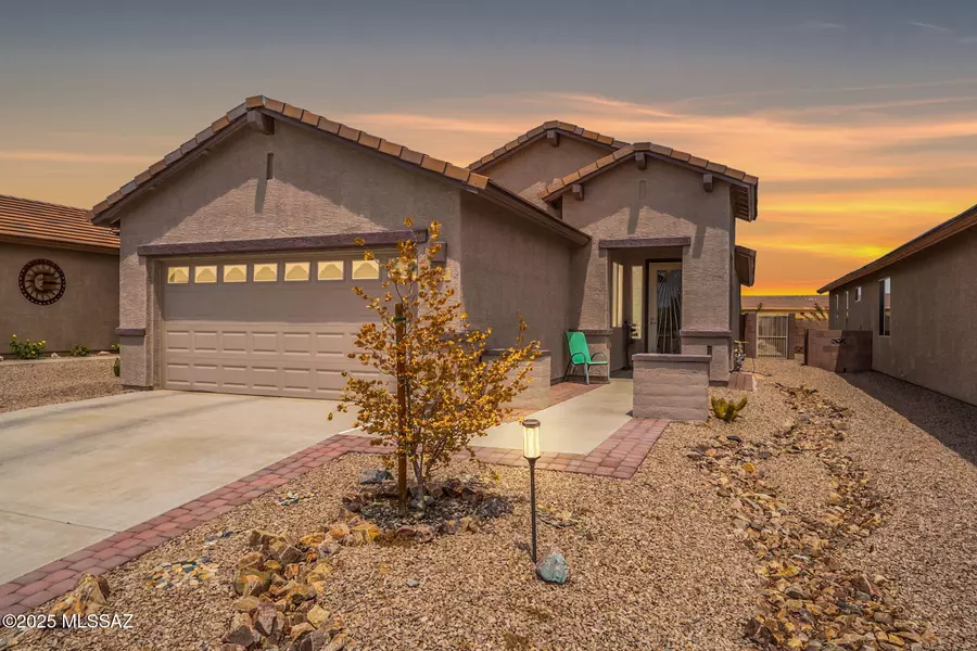 1112 W Pastora Peak Drive, Green Valley, AZ 85614