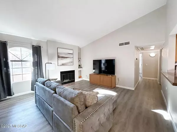 Tucson, AZ 85745,101 S Players Club Drive #25201