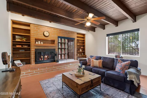 7240 N San Anna Drive,  Tucson,  AZ 85704