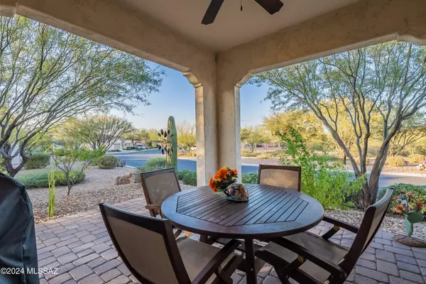 1819 E Barn Swallow Lane, Green Valley, AZ 85614