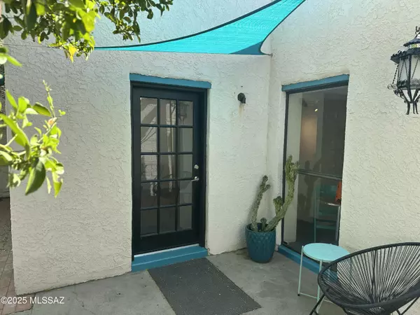 Tucson, AZ 85711,927 N Swan Road