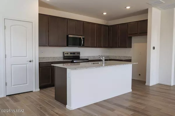 Sahuarita, AZ 85629,921 W Calle Alta Curva