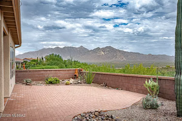 2131 W Calle Guatamote, Green Valley, AZ 85622
