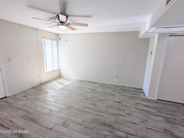 Green Valley, AZ 85614,302 S Paseo Lobo #C