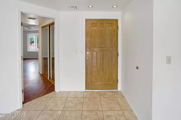 Tucson, AZ 85742,8650 N Chinaberry Way