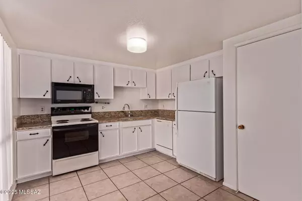 Tucson, AZ 85710,455 S Camino Seco