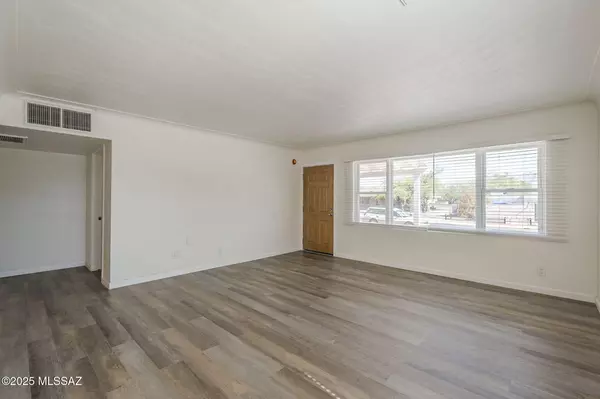 Tucson, AZ 85711,4766 E 2nd Street