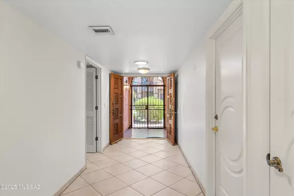 Tucson, AZ 85711,5013 E South Regency Circle