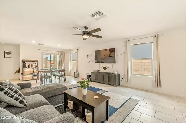 Sahuarita, AZ 85629,750 W Calle Calca