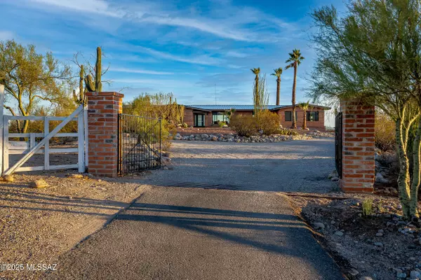 Tucson, AZ 85718,5240 E River House Road