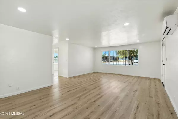 Tucson, AZ 85705,727 W Budmoore Terrace