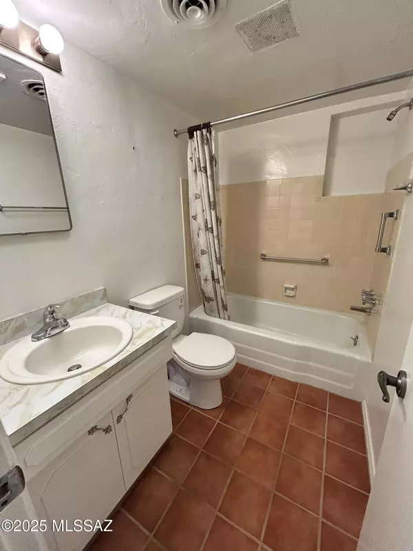 Tucson, AZ 85711,1649 S Cloverland Avenue