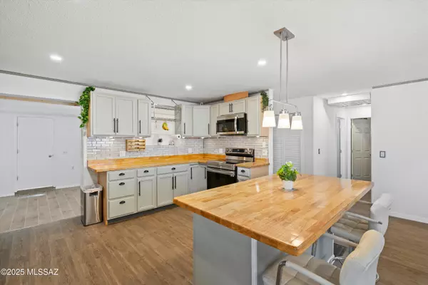 Corona De Tucson, AZ 85641,406 S Holcomb Circle