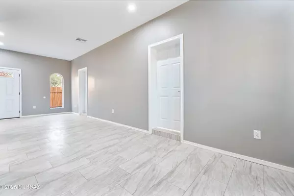 Tucson, AZ 85711,4839 E Baker Street