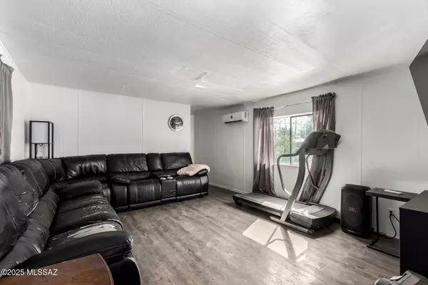 Tucson, AZ 85746,2551 W Roadrunner Road