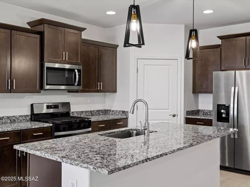 741 W Calle Cubeta, Sahuarita, AZ 85629