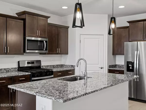 Sahuarita, AZ 85629,741 W Calle Cubeta