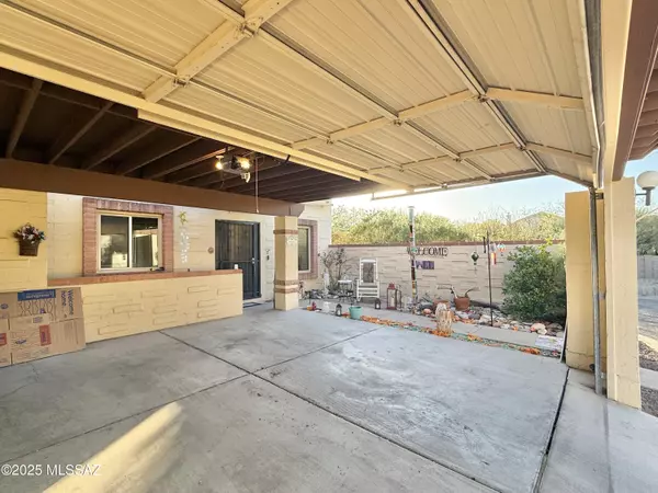 8110 E Rivenoak Circle, Tucson, AZ 85715