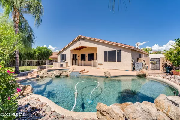 8748 E La Palma Drive, Tucson, AZ 85747