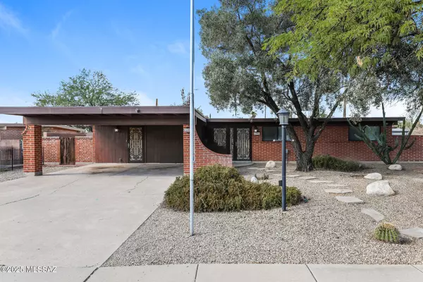 1002 S Seco Place, Tucson, AZ 85710