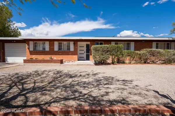 5221 E Hawthorne Place, Tucson, AZ 85711