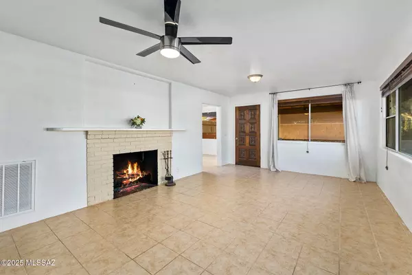 Tucson, AZ 85711,933 N Columbus Boulevard