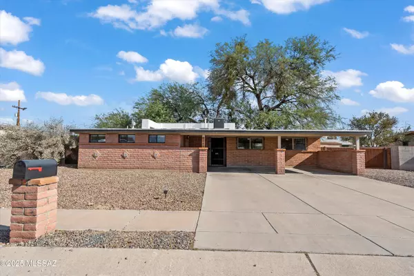 8444 E Louise Drive, Tucson, AZ 85730