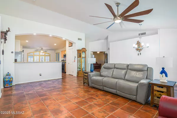 Green Valley, AZ 85614,1329 N Sun Catcher Way