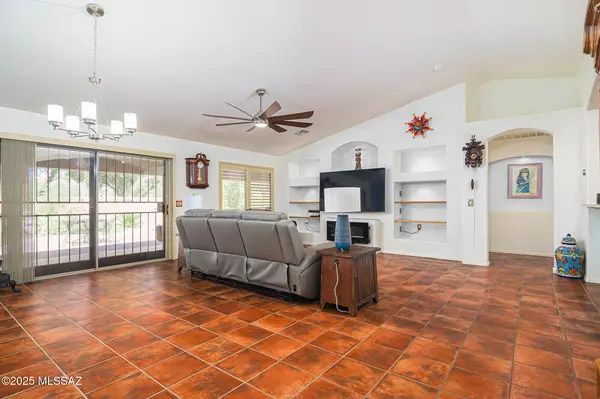 Green Valley, AZ 85614,1329 N Sun Catcher Way