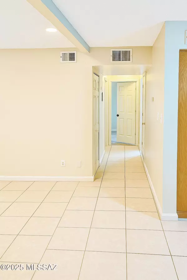 Tucson, AZ 85704,6321 N Barcelona Court #904