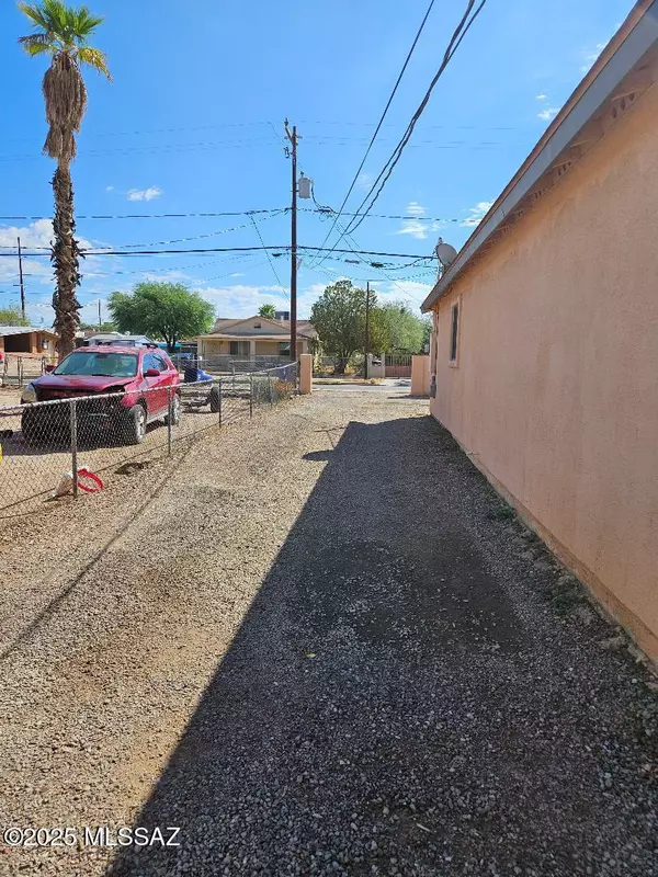 Tucson, AZ 85713,3420 S Clark Avenue #2