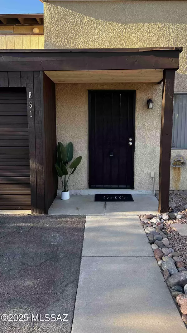 Tucson, AZ 85719,851 E Meadow Lane