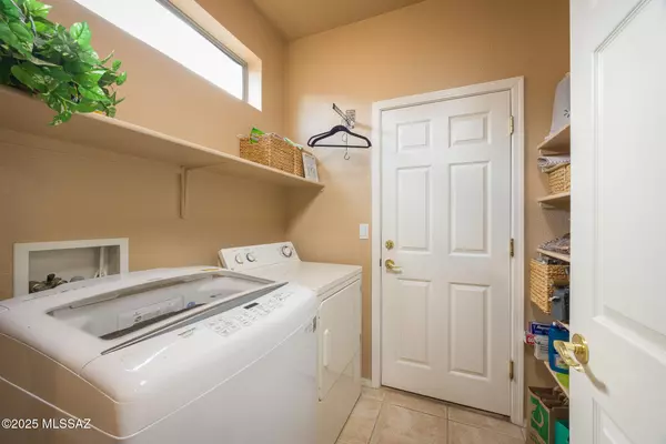 Tucson, AZ 85743,7524 W Suncatcher Drive