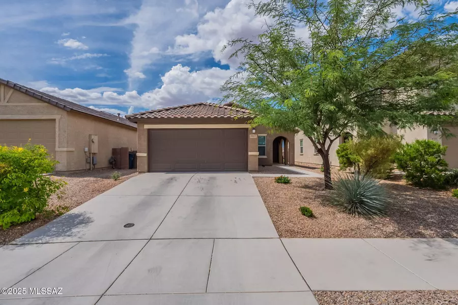 8042 S Golden Bell Drive, Tucson, AZ 85747