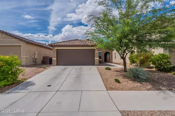 8042 S Golden Bell Drive, Tucson, AZ 85747