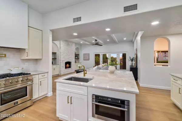8510 N Nob Hill Drive, Tucson, AZ 85742