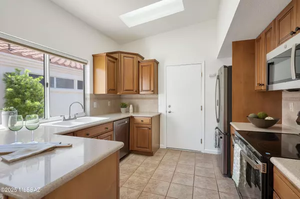 2199 E Jonquil Street, Oro Valley, AZ 85755